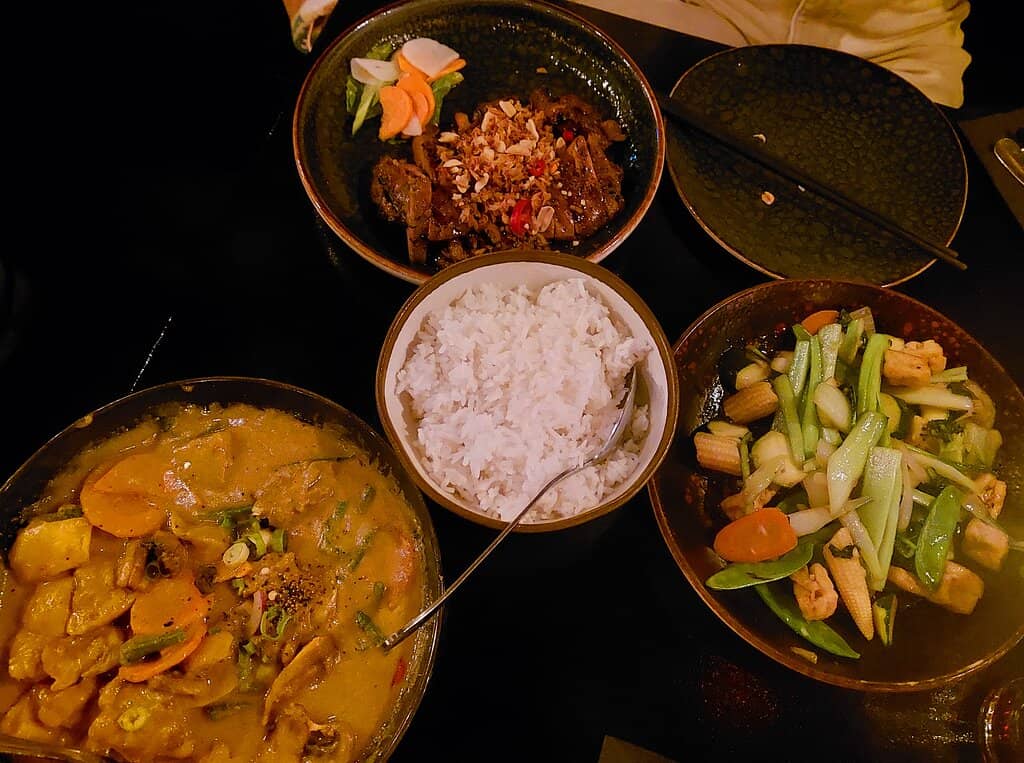 Cozy & Stylish Dining