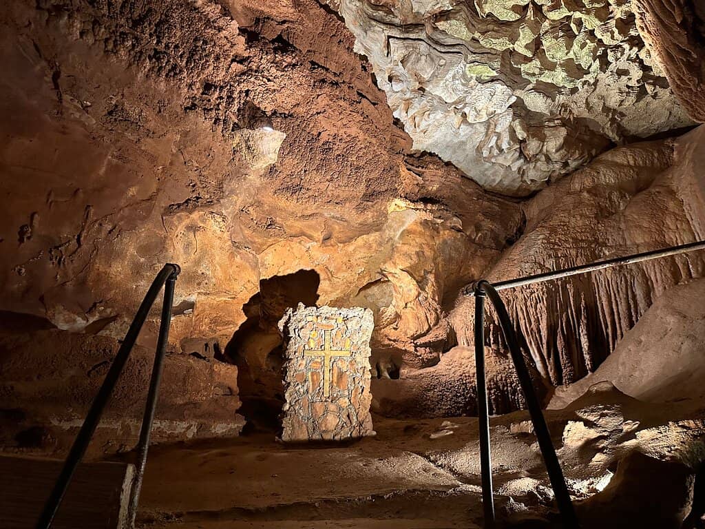 Diverse Cave Textures & Colors