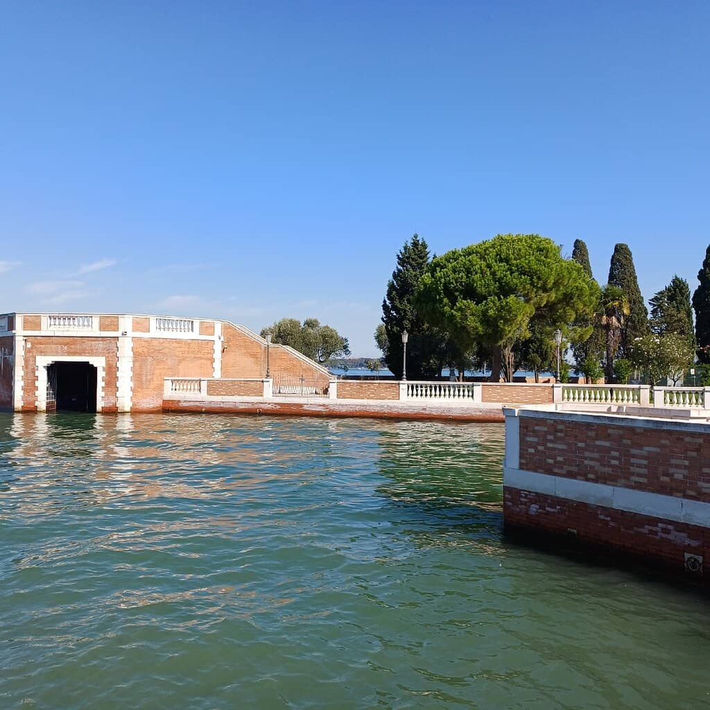 Tranquil Island Setting