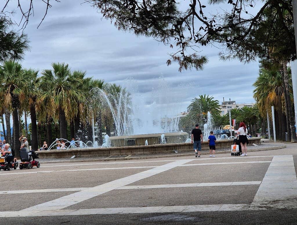 Promenade Stroll