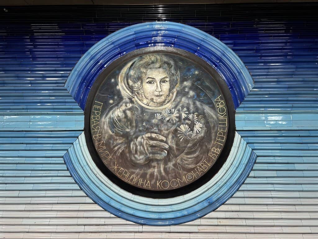 Kosmonavtlar Station