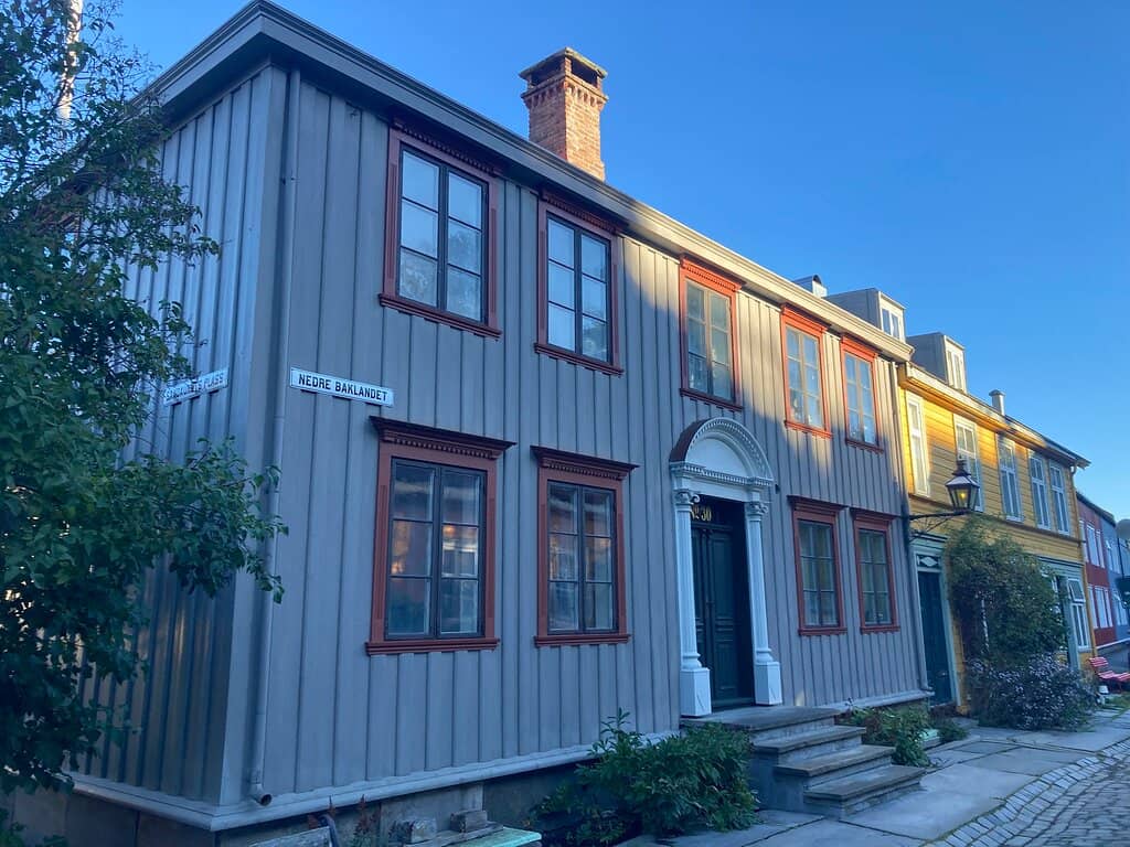 Independent Boutiques & Cafes