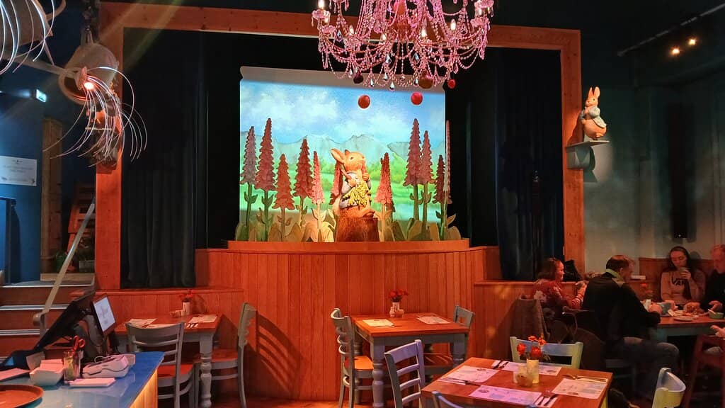 Life-Size Character Scenes