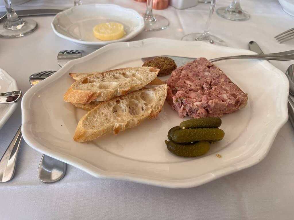 Intimate Parisian Zinc Bar