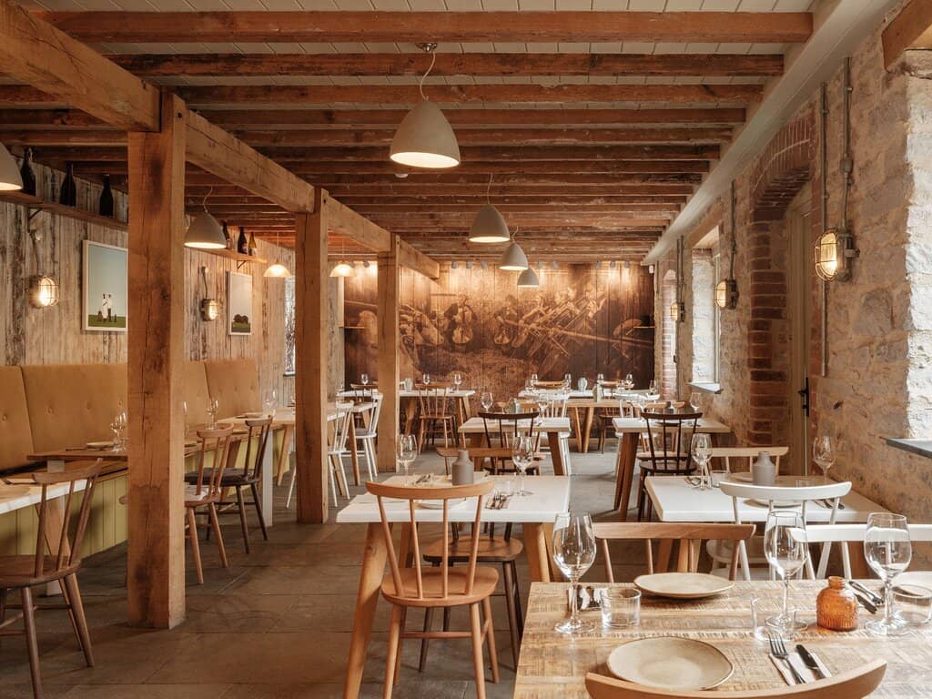 ROAM Restaurant Dining
