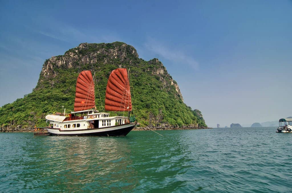 Less Crowded Bai Tu Long Bay