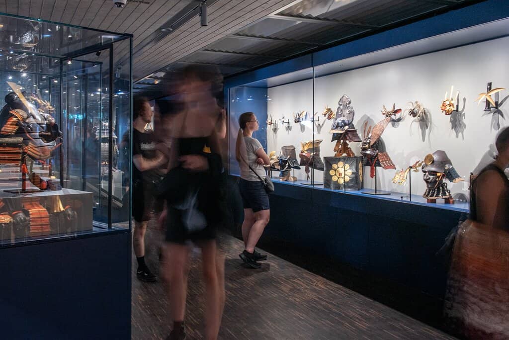 Holographic Performances