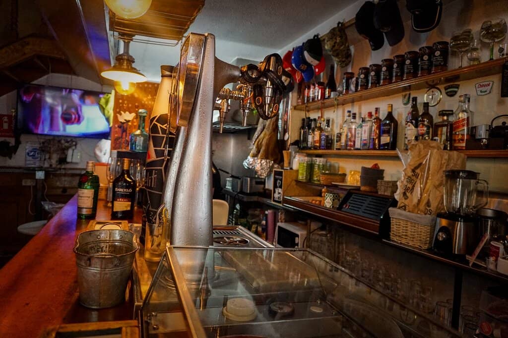 Cozy, Local Atmosphere