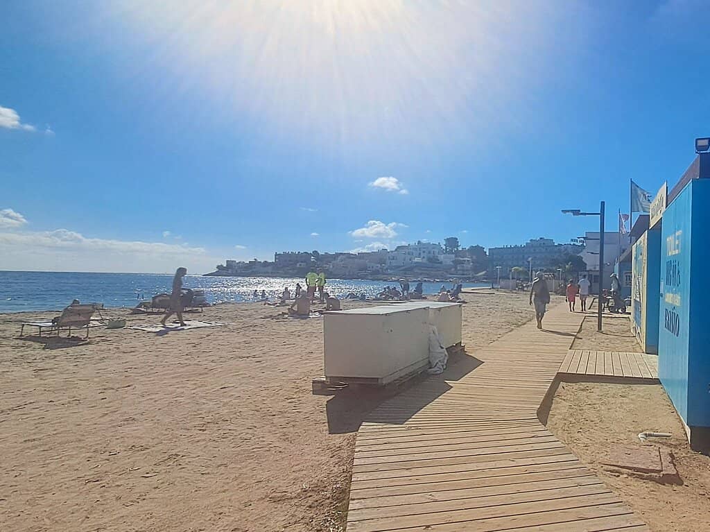 Clap House Beach Club