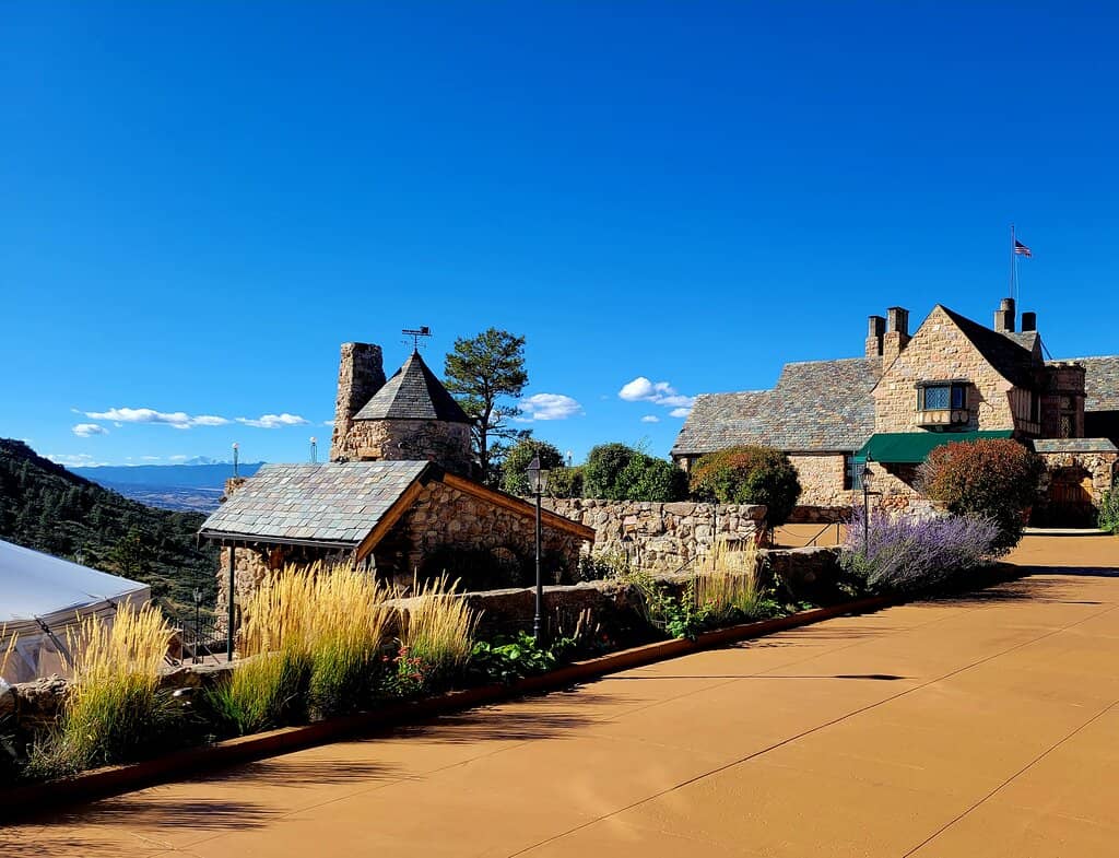 Panoramic Mountain Views