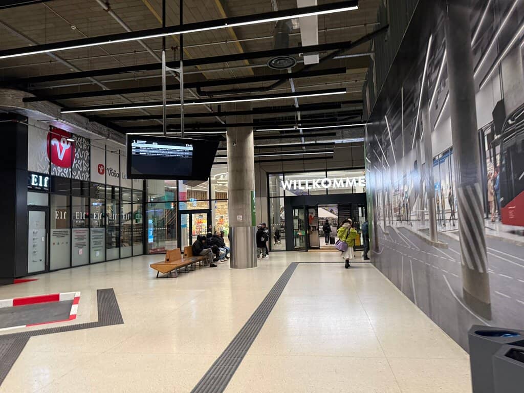 Spacious Seating & WiFi