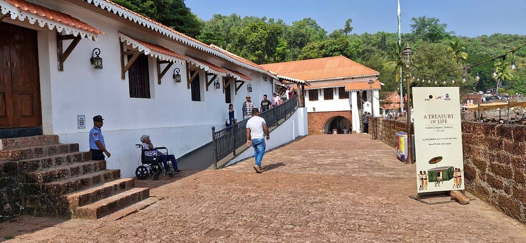 Sinquerim Beach Proximity