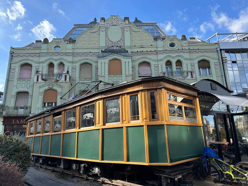 Live Piano & Singalongs