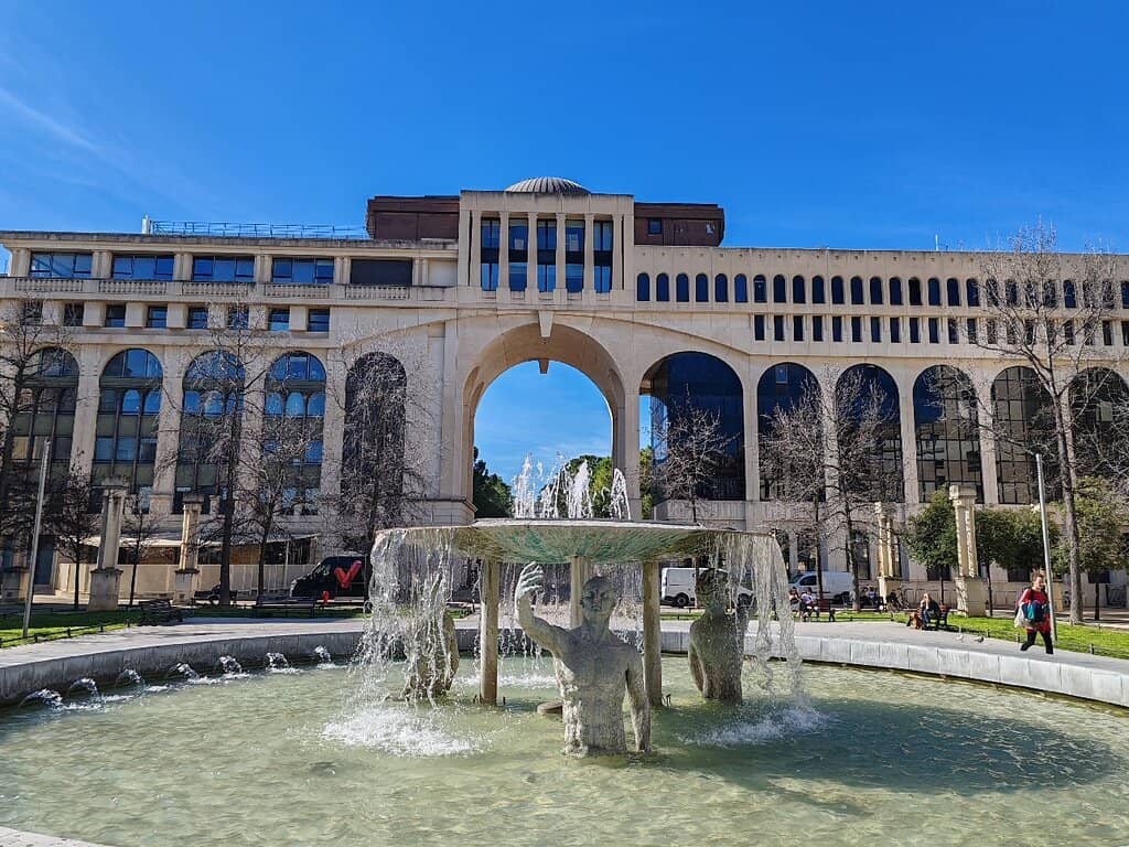 Lez River Embankment