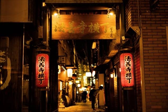 Atmospheric Night Stroll