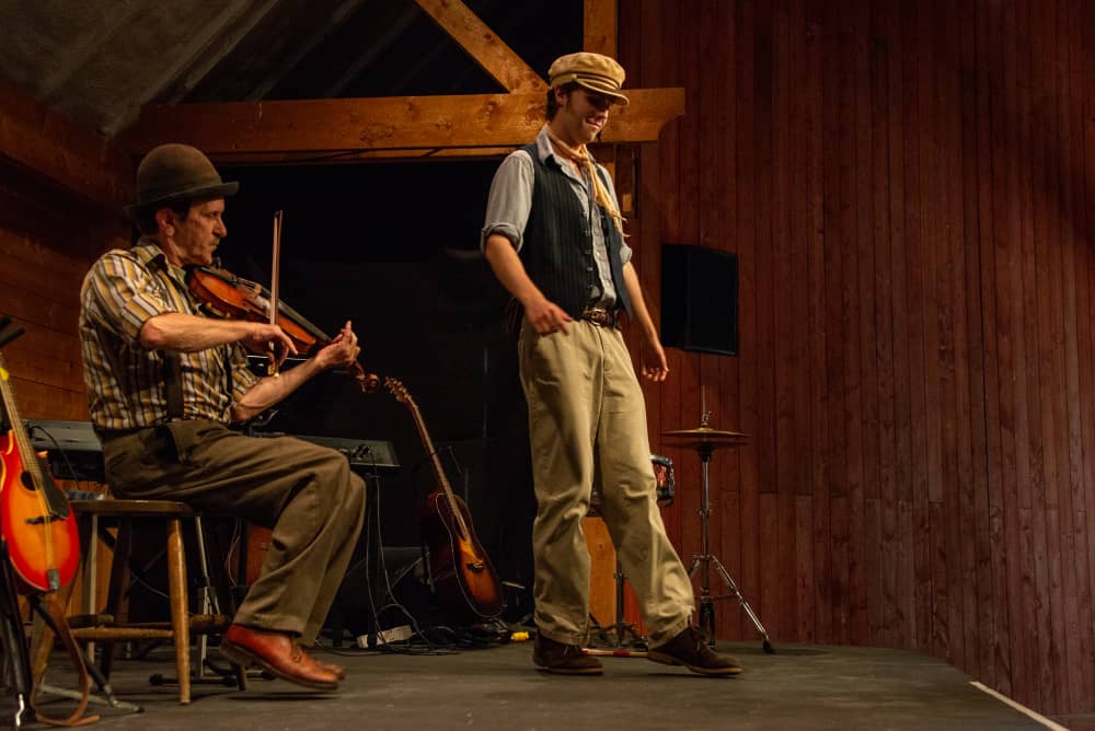 Live Music & Performances