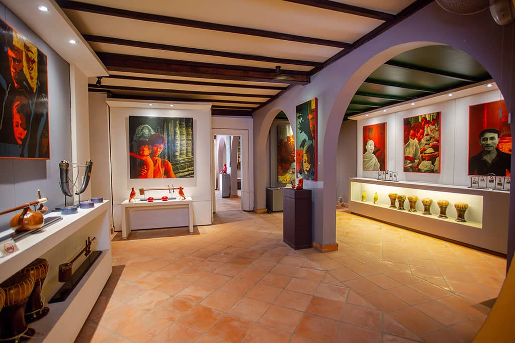 Vibrant Paintings & Sculptures