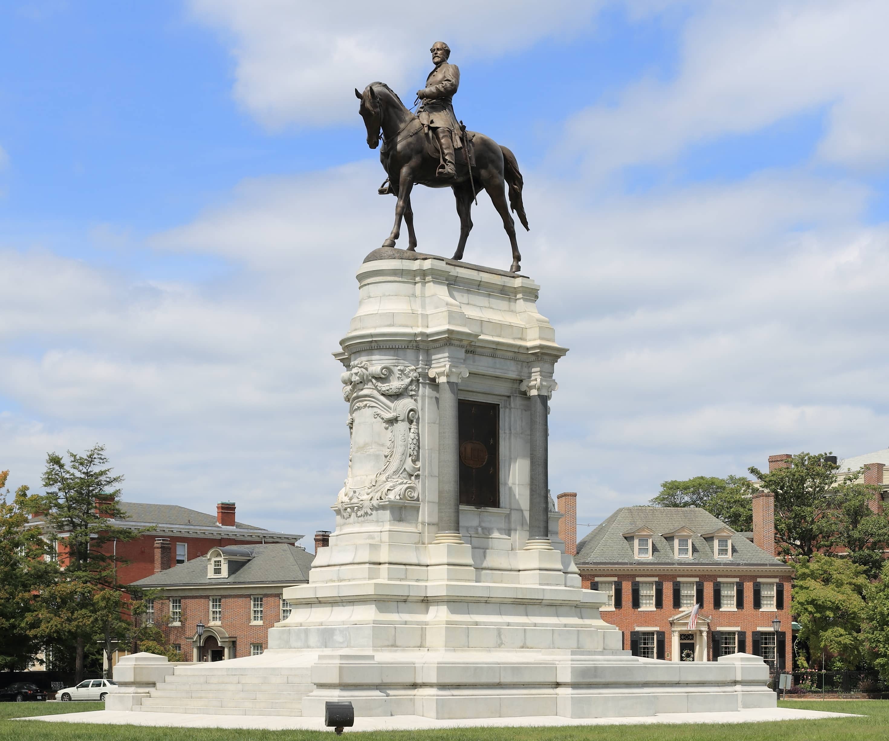 General Lee Monument