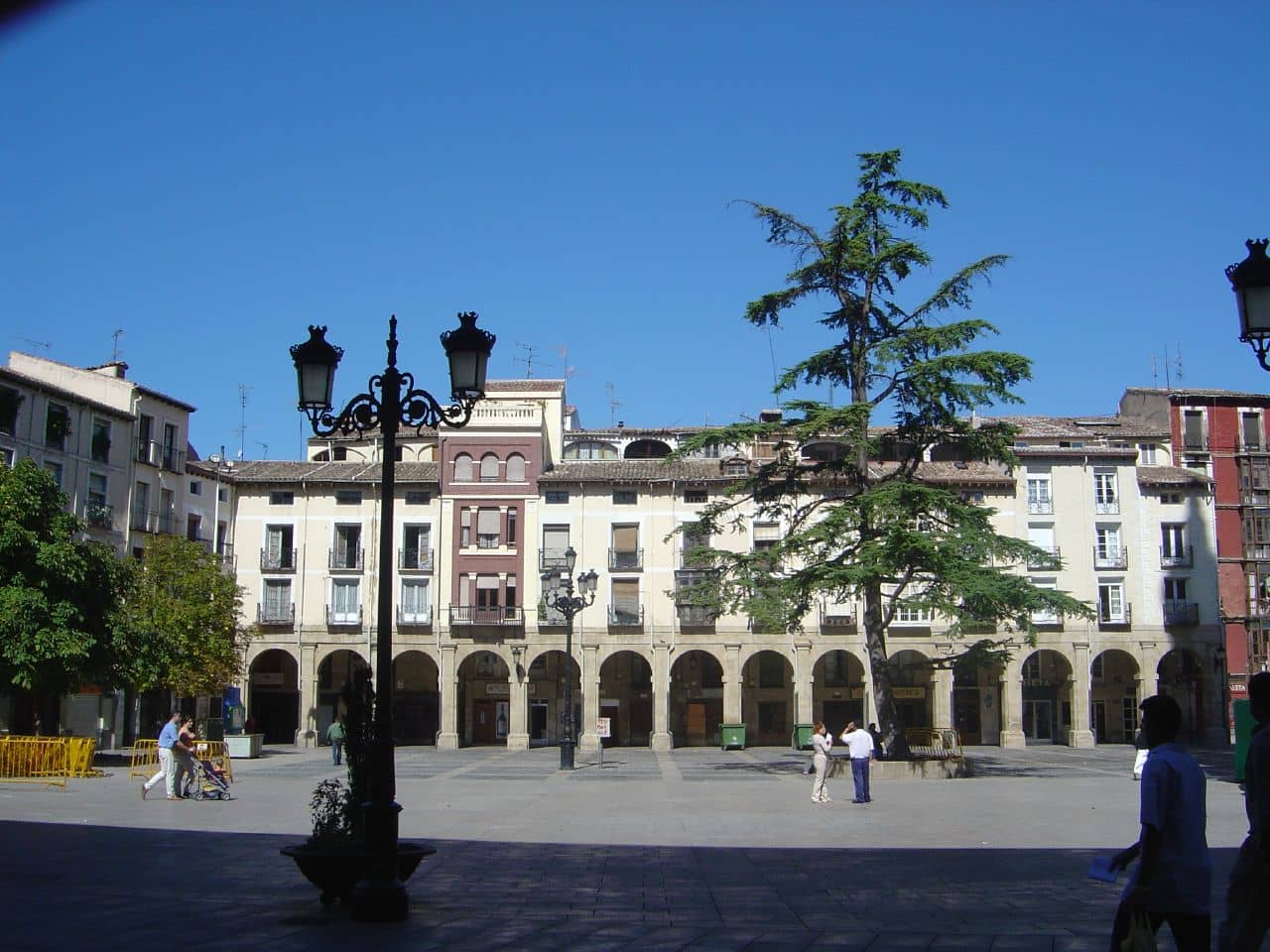 Tree-Lined Plaza Ambiance