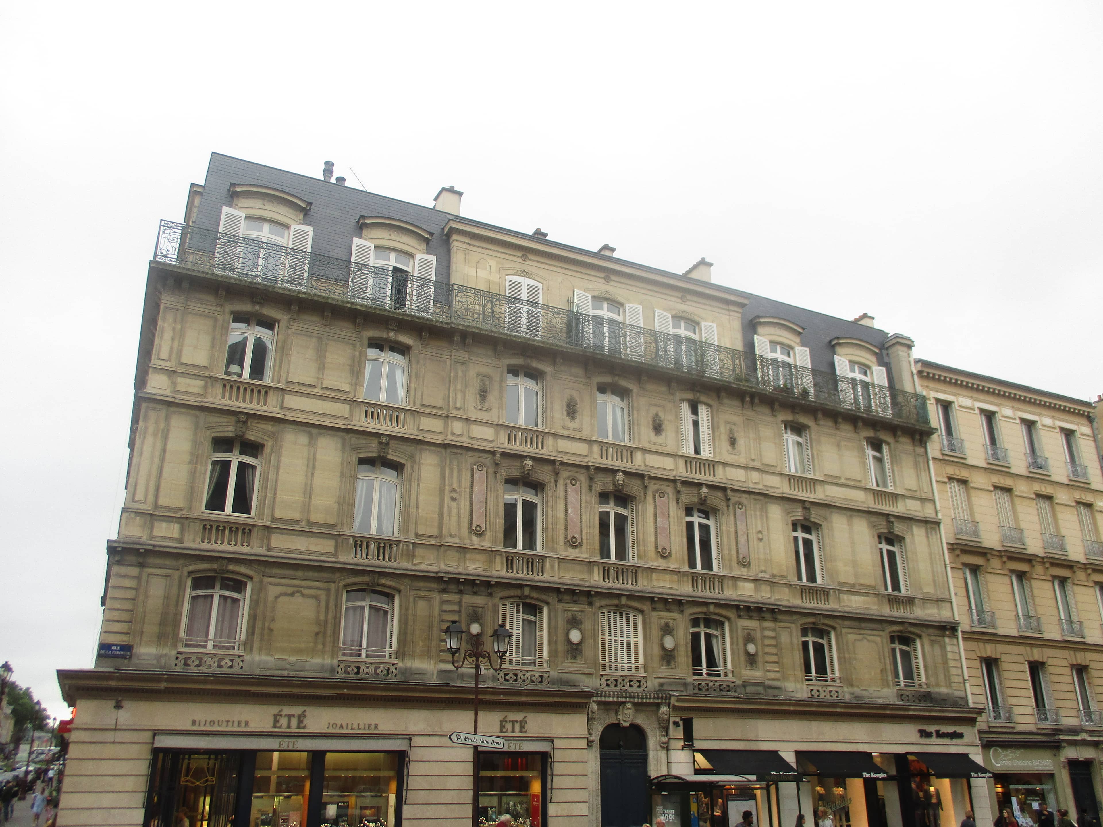 Proximity to Palace of Versailles