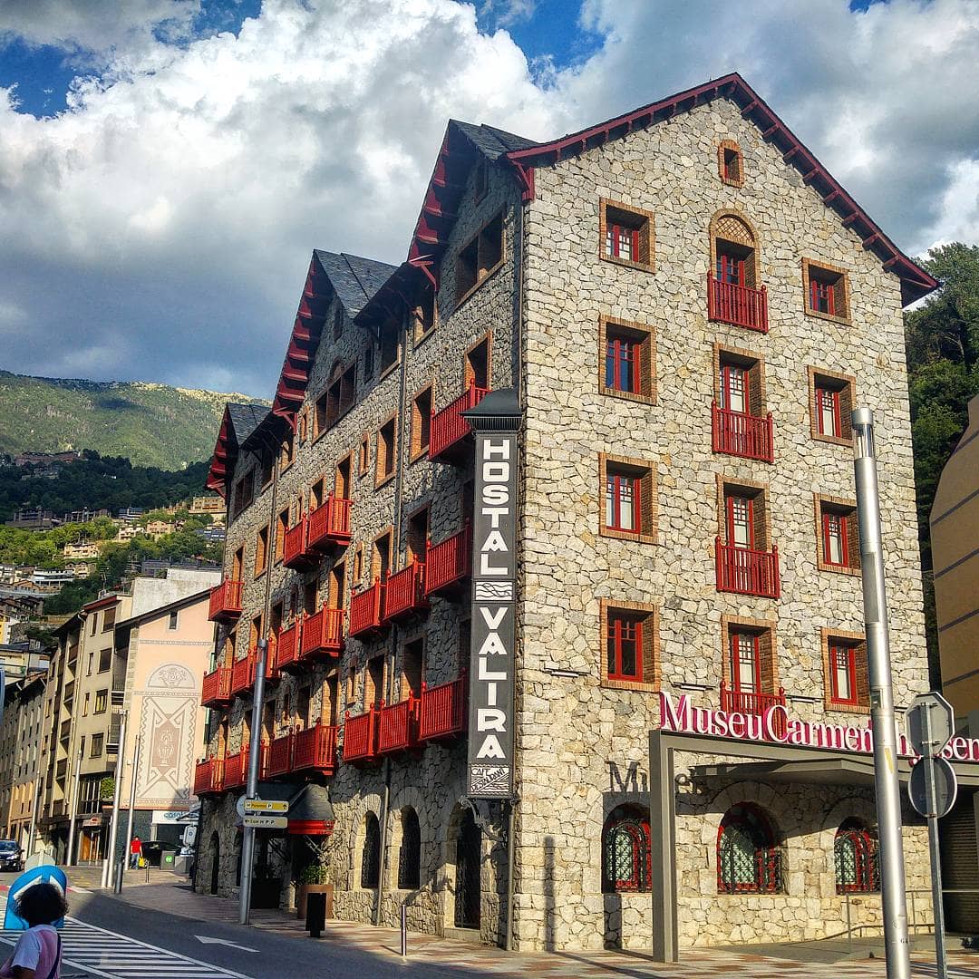 Historic Hostal Valira