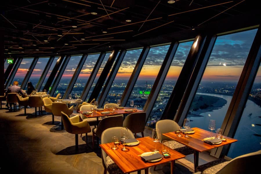 Qomo Restaurant & Bar