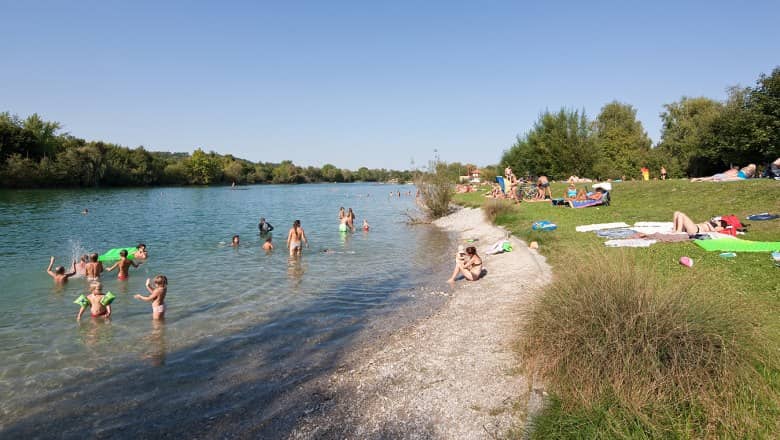Scenic Lakeside Relaxation