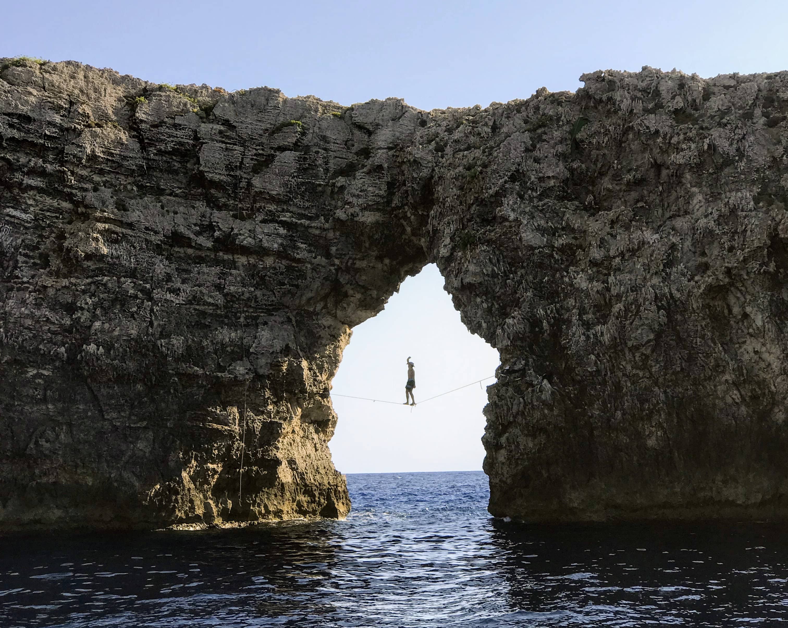 Cliff Jumping Spectacle
