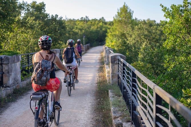 Bike tour on the Apulian Aqueduct