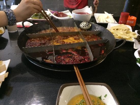 九宫格经典重庆火锅 味道很赞