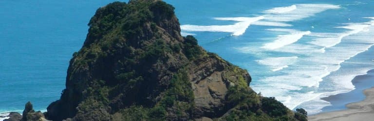 Lookout over Piha beach