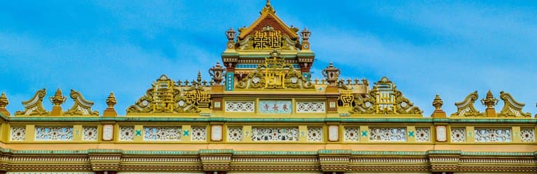 Facade of the main building of the Vinh Trang Temple