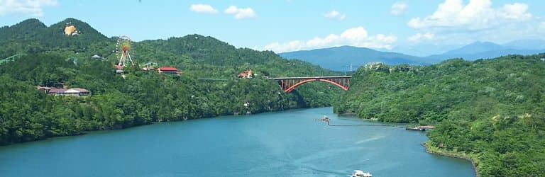 恵那峡の川面にに映る景色