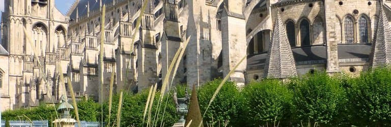 Cathédrale St Etienne depuis les jardins de l'archevêché