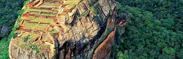 Um palacio no topo da Rocha construído pelo Rei Kassyapa