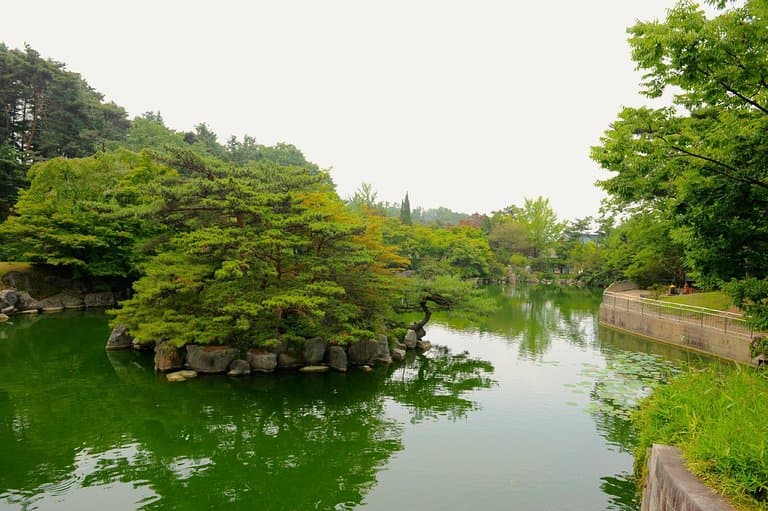 Hyeonchungsa shrine lake to feed fish.