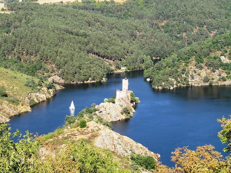 ile de grangent vue du château d'Essalois