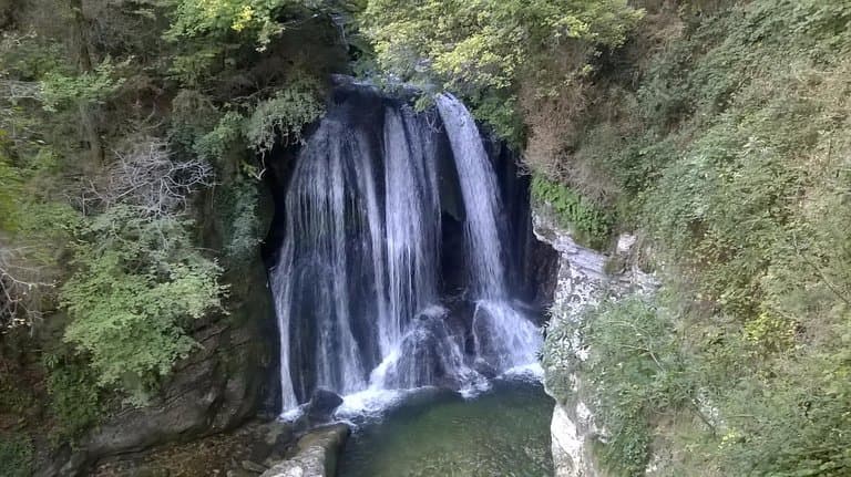 chemin d'accès à la grotte