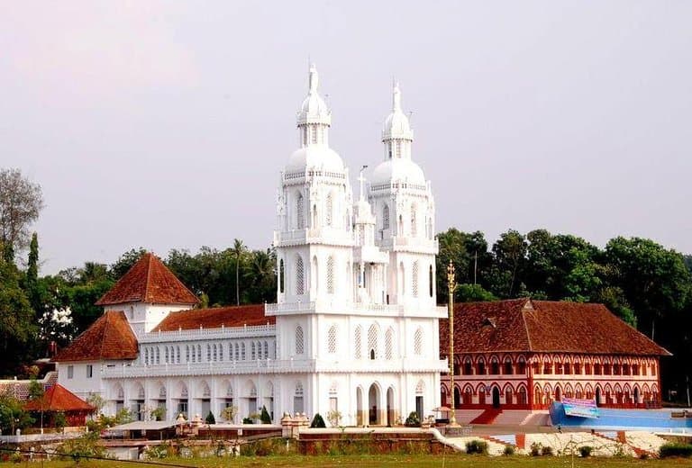 The Scenic Kuravilangad Church (view from Ground)