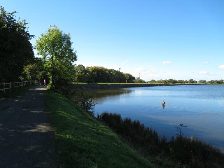 Easy walk around Pen-y-fan pond