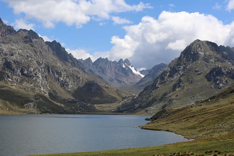 Laguna Querococha Peru