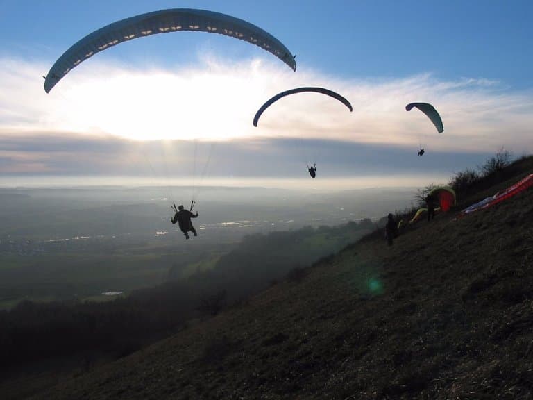 Paraglider am Südhang des Hesselbergs