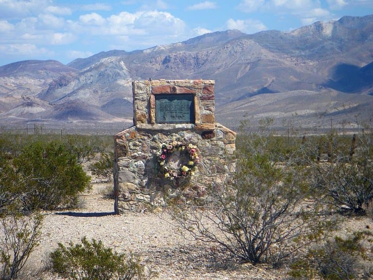 placca commemorativa