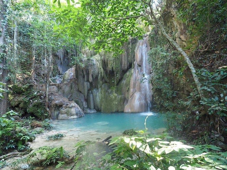 Beautiful relatively hidden waterfalls above sticky waterfalls.