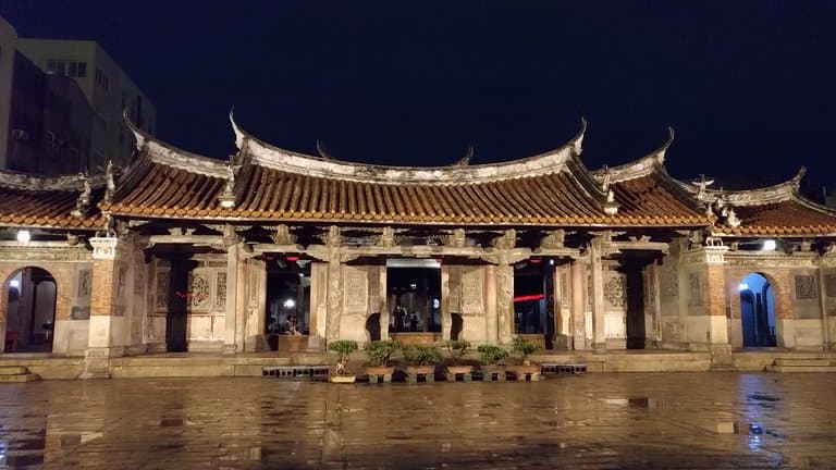 進入到中間更能感覺晚上的寧靜!