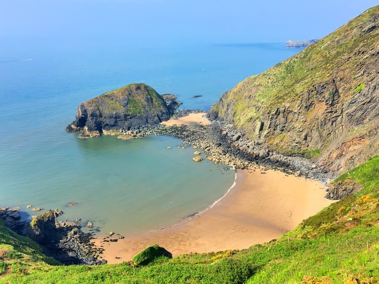 Between Llangrannog and Penbryn