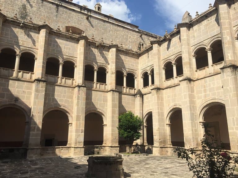 Patio principal del ex-convento