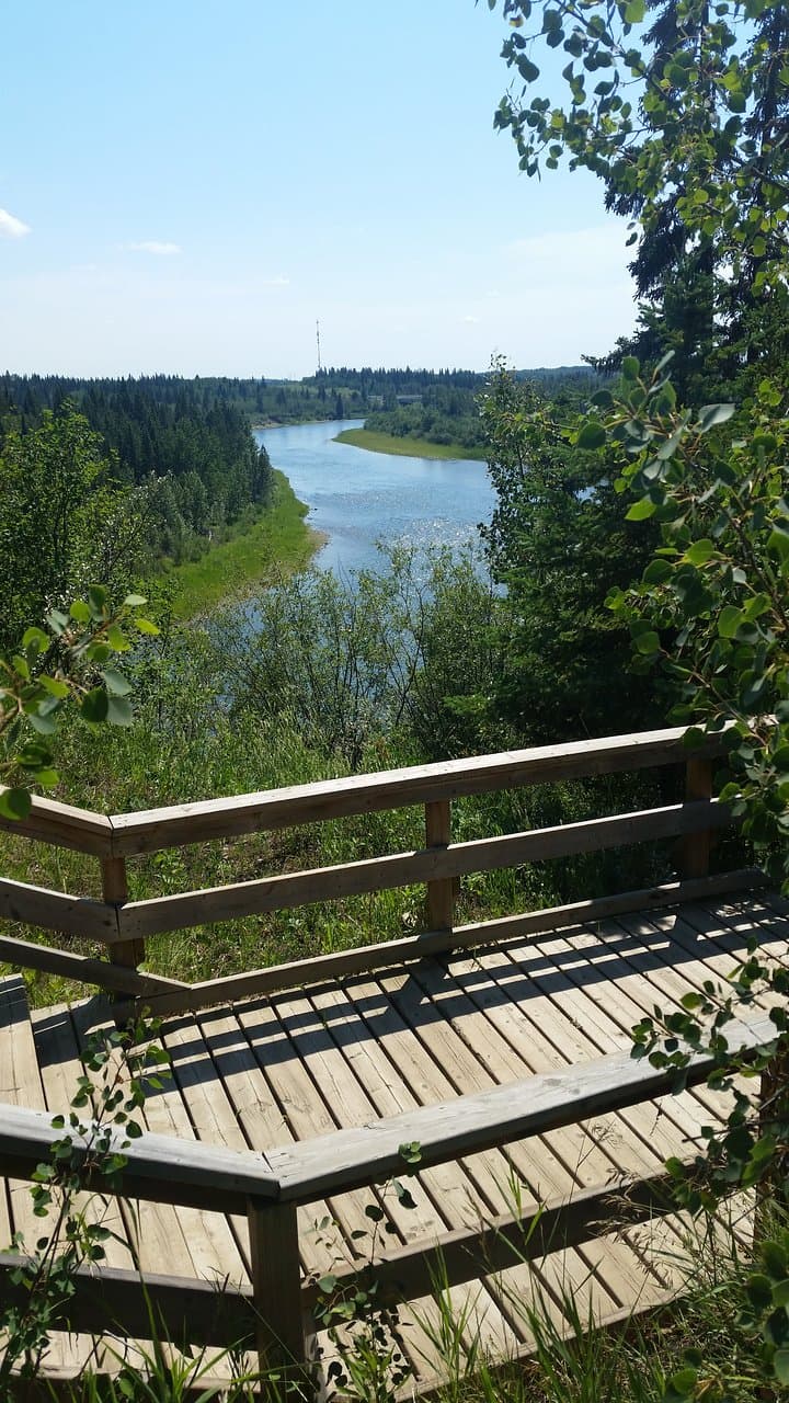 Walking down the stairs you really see the river