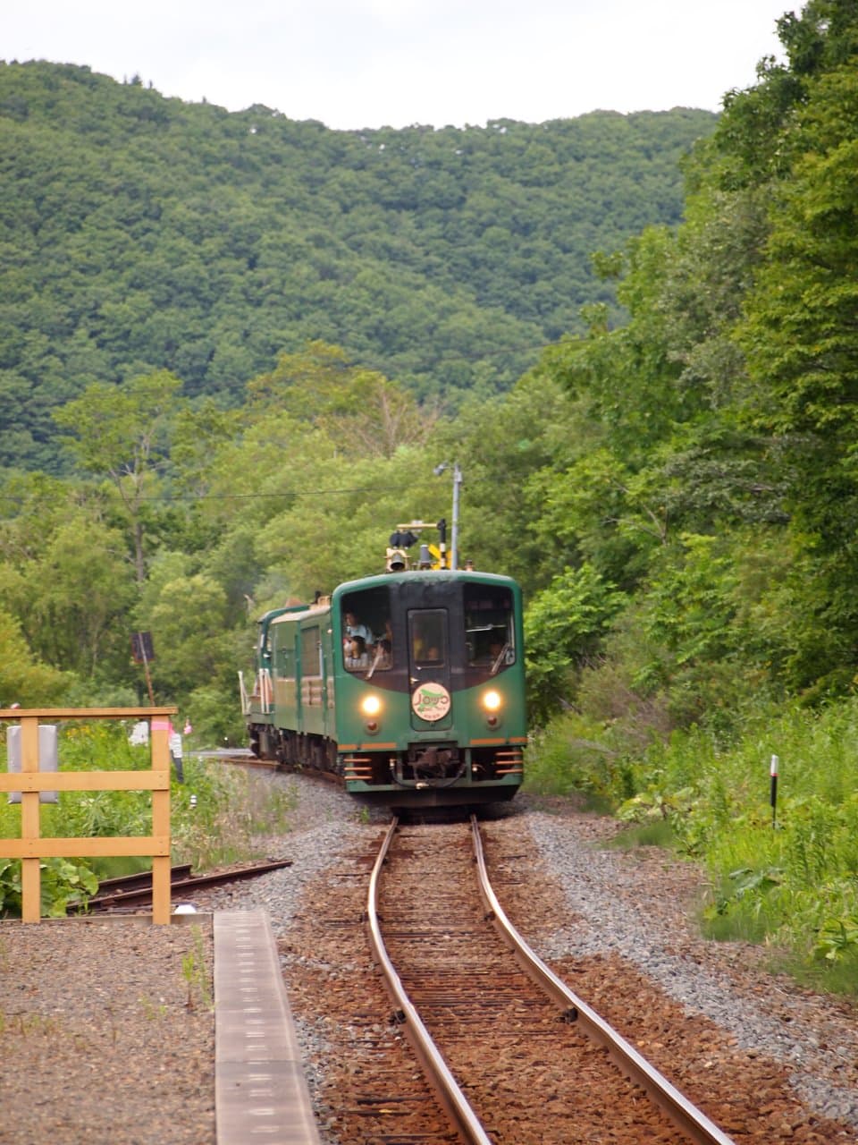 普通の電車の形をしていました。逆側だったのでしょうか・・。