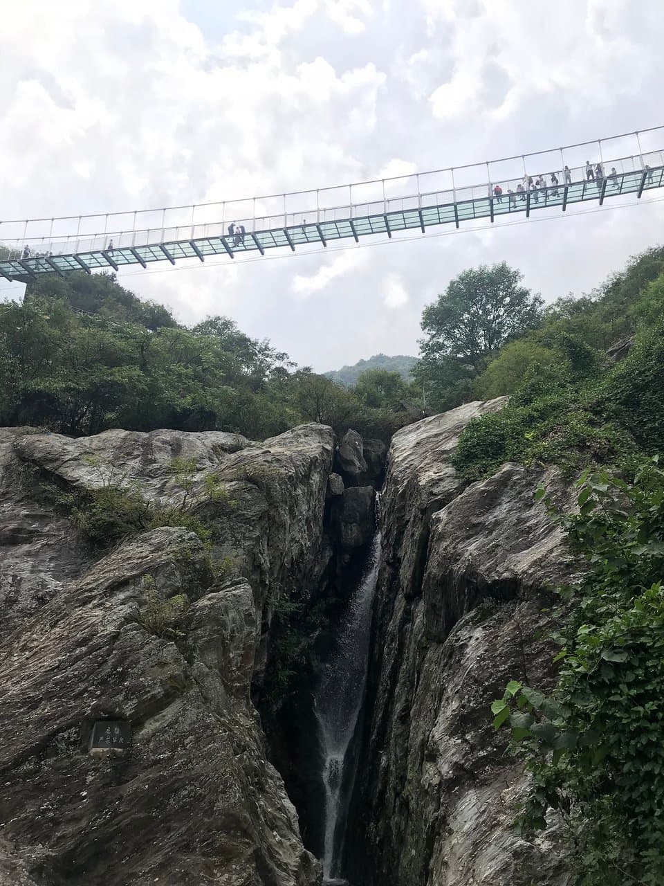 外婆橋底下，十分高